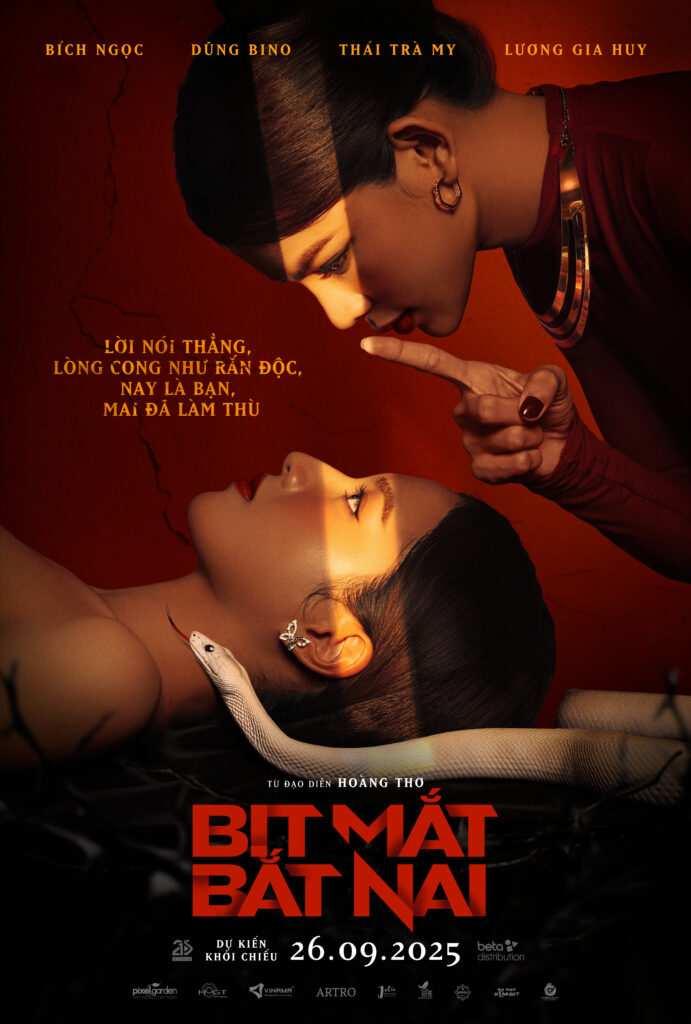 Bích Ngọc sánh đôi cùng Lương Gia Huy - Dũng Bino trong phim điện ảnh "Bịt mắt bắt nai"- Ảnh 1.