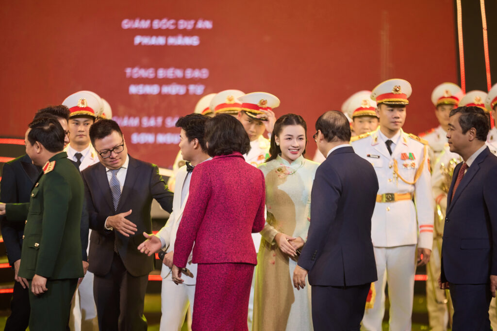 Vũ Thuỳ Linh góp mặt trong "Concert quốc gia" đặc biệt cùng nhiều nghệ sĩ nổi tiếng, quy mô sân khấu 30 nghìn khán giả- Ảnh 1.