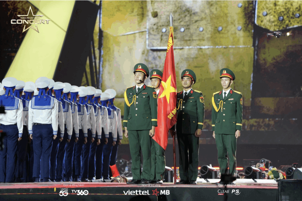 Đêm nhạc tự hào quy tụ hơn 20 nghìn khán giả, “Quốc ca” cất vang tại Concert Sao Nhập Ngũ- Ảnh 3.