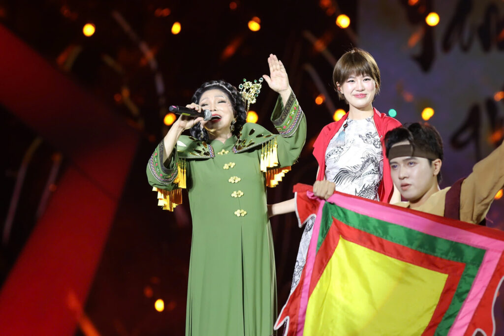 Đêm nhạc tự hào quy tụ hơn 20 nghìn khán giả, “Quốc ca” cất vang tại Concert Sao Nhập Ngũ- Ảnh 4.