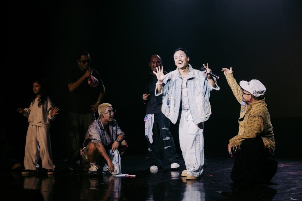 Đinh Tiến Đạt ra mắt MV "Chia tay rồi mới biết", mời dàn "anh tài" khuấy đảo fancon- Ảnh 2.