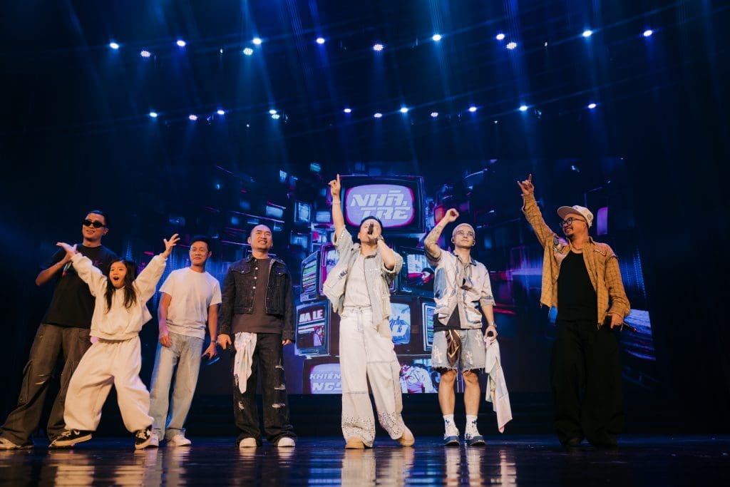 Đinh Tiến Đạt ra mắt MV "Chia tay rồi mới biết", mời dàn "anh tài" khuấy đảo fancon- Ảnh 1.