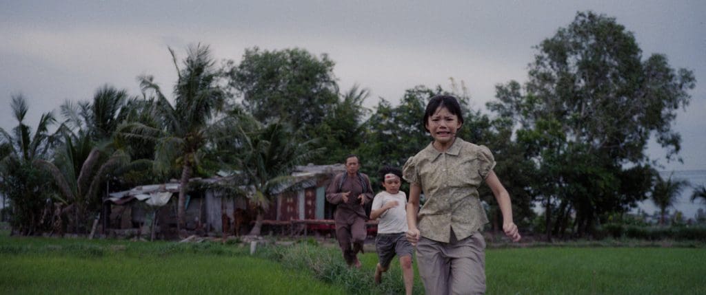 Lê Khánh bật khóc, Thuận Nguyễn gào thét trong trailer ám ảnh của "Chị ngã em nâng"- Ảnh 2.