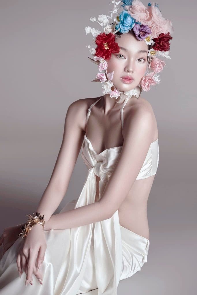 "Búp bê sống" Bé Quyên hóa ma nữ u sầu trong phim kinh dị "Đồi hành xác: Tà thuyết đen trở lại"- Ảnh 1.