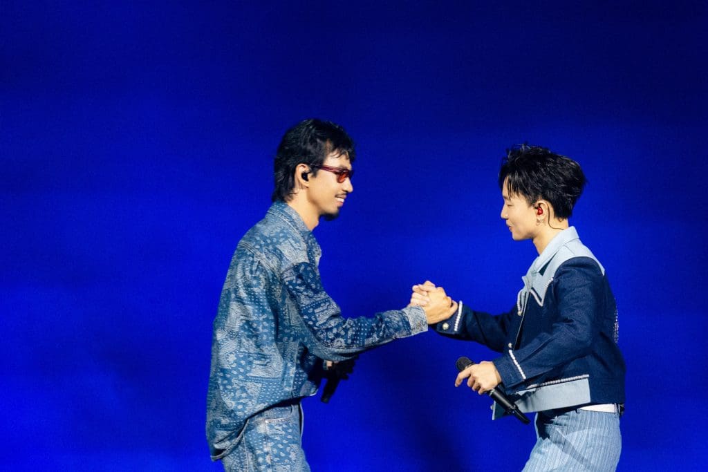 Hoàng Dũng - Đen gửi thông điệp ý nghĩa “bình yên sẽ đến” trong ca khúc hot nhất nhì sau concert "Xoay tròn"- Ảnh 1.