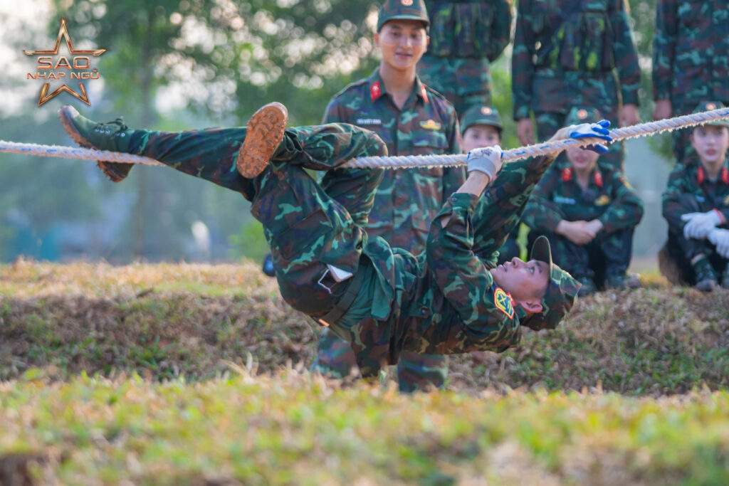 "Sao nhập ngũ" tập 5: Trang Pháp gây bất ngờ, Diệu Nhi giữ vững phong độ trong hội thao leo dây ngang- Ảnh 1.