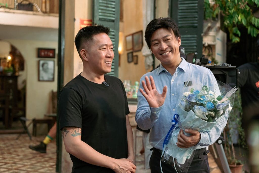 "Nguyệt thảo mai" Hà Hương và "anh tài" Tuấn Hưng nên duyên vợ chồng trong phim "Bà đừng buồn con"- Ảnh 1.