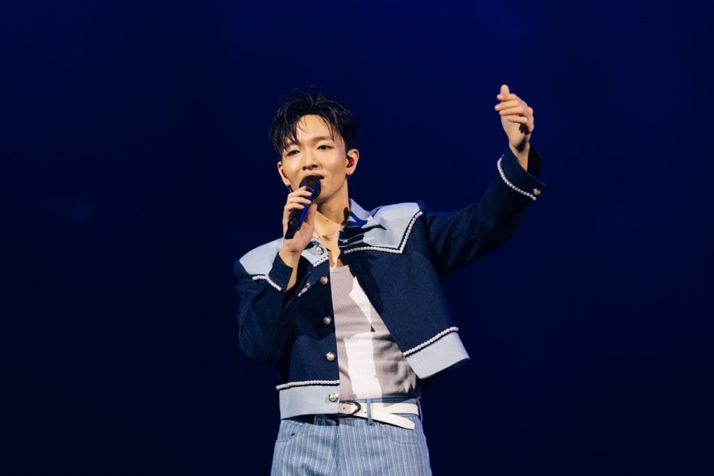 Hoàng Dũng - Đen gửi thông điệp ý nghĩa “bình yên sẽ đến” trong ca khúc hot nhất nhì sau concert "Xoay tròn"- Ảnh 5.