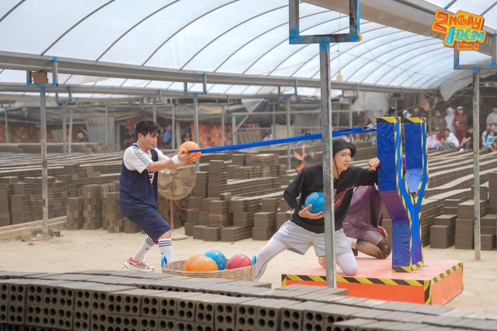"2 ngày 1 đêm" tập 82: Lê Dương Bảo Lâm gặp chấn thương, Trường Giang "nổi đóa" vì HIEUTHUHAI bị vua trò chơi "tấn công"- Ảnh 2.