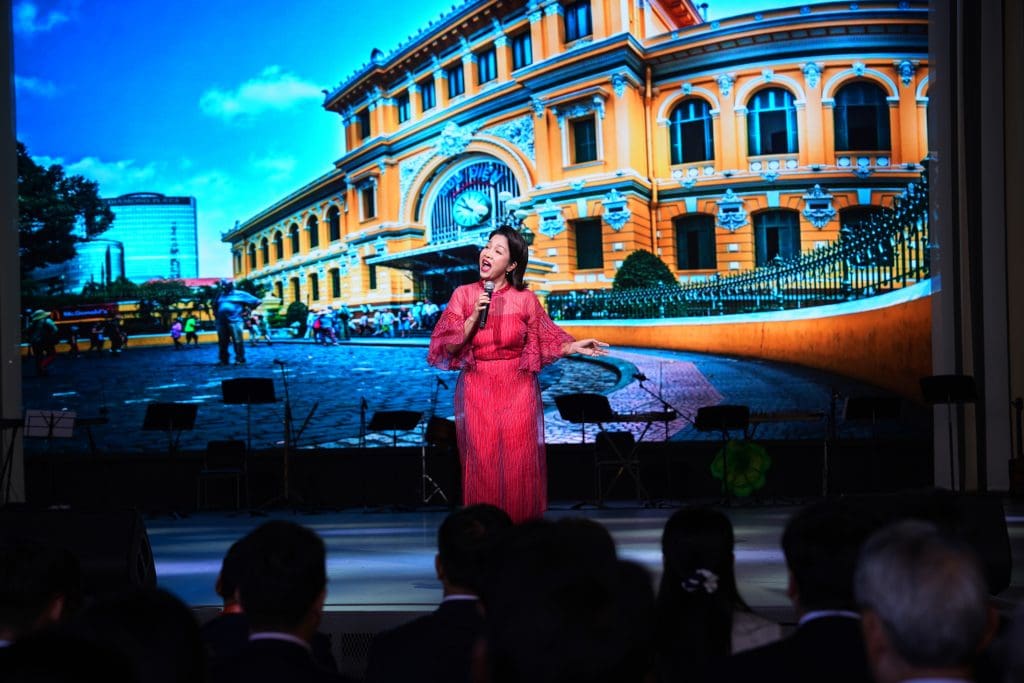 Diva Mỹ Linh đại diện Việt Nam cất tiếng hát tại Expo 2025 Osaka- Ảnh 2.