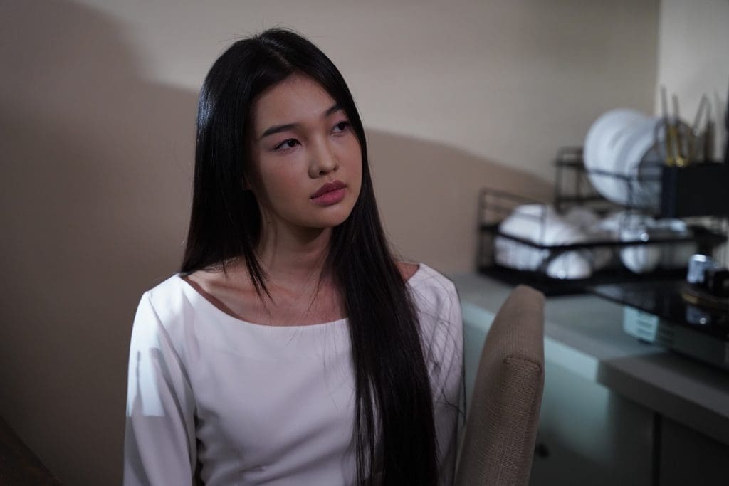 "Búp bê sống" Bé Quyên hóa ma nữ u sầu trong phim kinh dị "Đồi hành xác: Tà thuyết đen trở lại"- Ảnh 4.