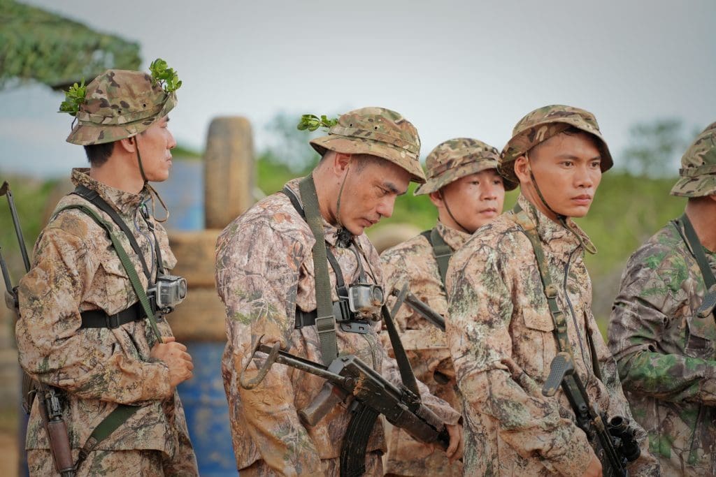 "Chiến sĩ quả cảm" tập 9: Lê Dương Bảo Lâm gặp sự cố rách quần, Kiều Minh Tuấn - Long Hạt Nhài căng thẳng vì thử thách- Ảnh 2.