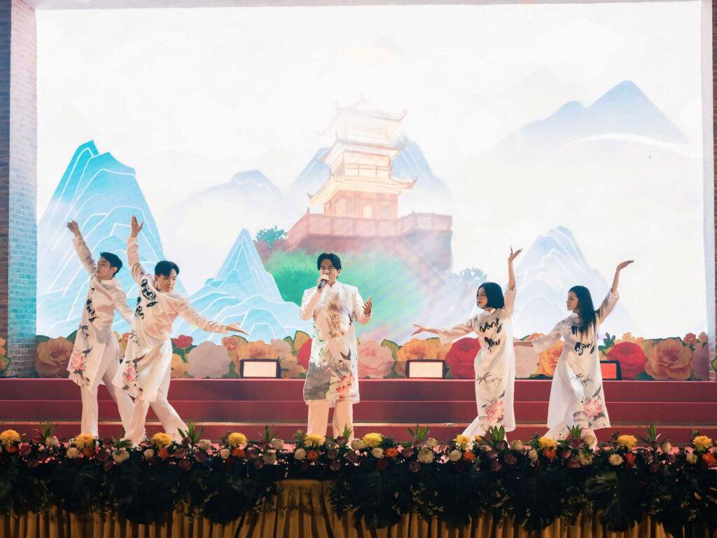 Đan Trường trình làng ca khúc "Tiếng Việt ngôn ngữ vàng", lan tỏa niềm tự hào dân tộc nhân dịp 2/9- Ảnh 2.