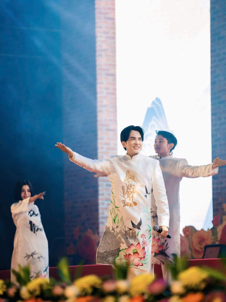 Đan Trường trình làng ca khúc "Tiếng Việt ngôn ngữ vàng", lan tỏa niềm tự hào dân tộc nhân dịp 2/9- Ảnh 3.