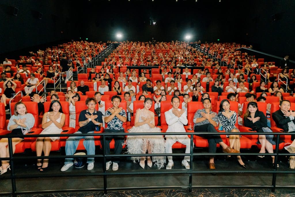 “Lật mặt 8” gây xúc động khi ra mắt tại Mỹ, tiếp tục hành trình chinh phục khán giả toàn cầu- Ảnh 1.
