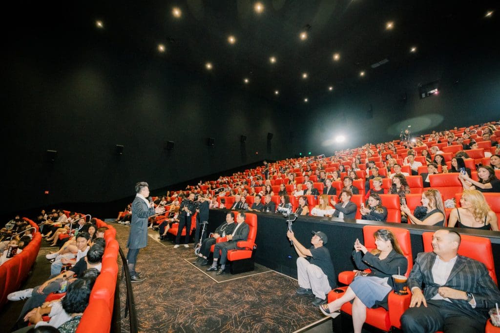 “Lật mặt 8” gây xúc động khi ra mắt tại Mỹ, tiếp tục hành trình chinh phục khán giả toàn cầu- Ảnh 3.