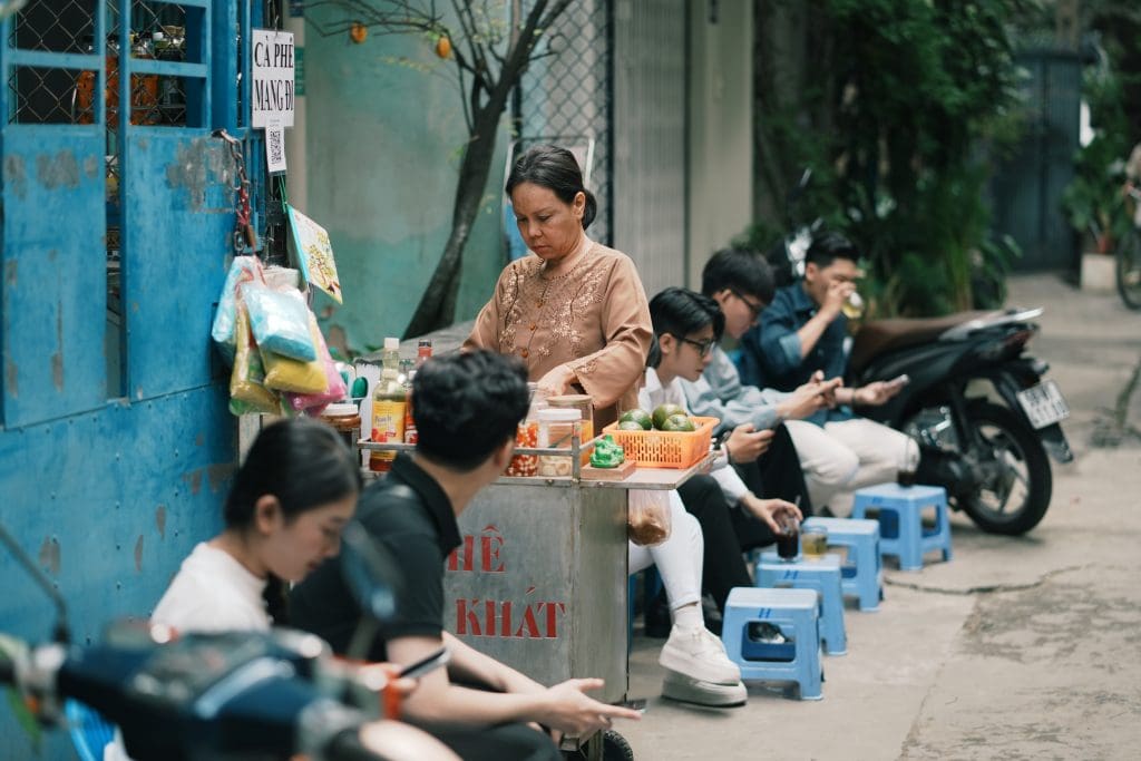 Hồng Đào - Việt Hương rưng rưng nhớ tuổi thơ khi bước vào bối cảnh phim “Cục vàng của ngoại”- Ảnh 2.