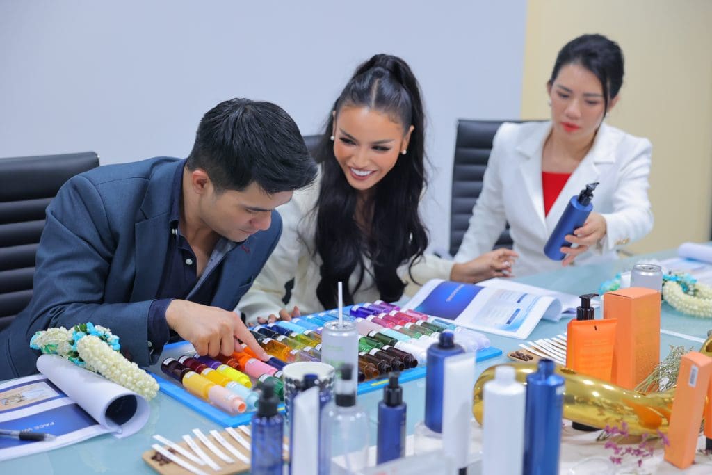 Á hậu Miss Cosmo 2024 - Mook bắt tay cùng thương hiệu mỹ phẩm cao cấp Thái Lan phát triển dòng sản phẩm đặc biệt- Ảnh 4.