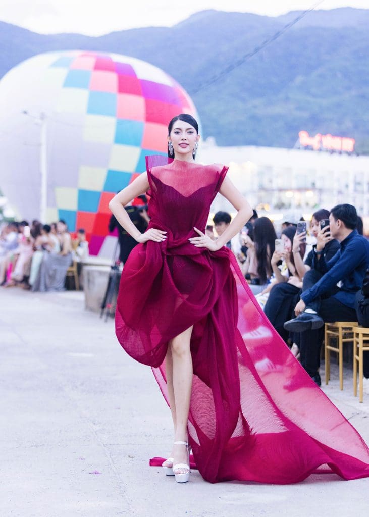 Ngọc Châu diễn vedette, Thu Uyên mở màn BST mới của NTK Hoàng Minh Hà tại Miss Ocean Fashion Show 2025- Ảnh 7.