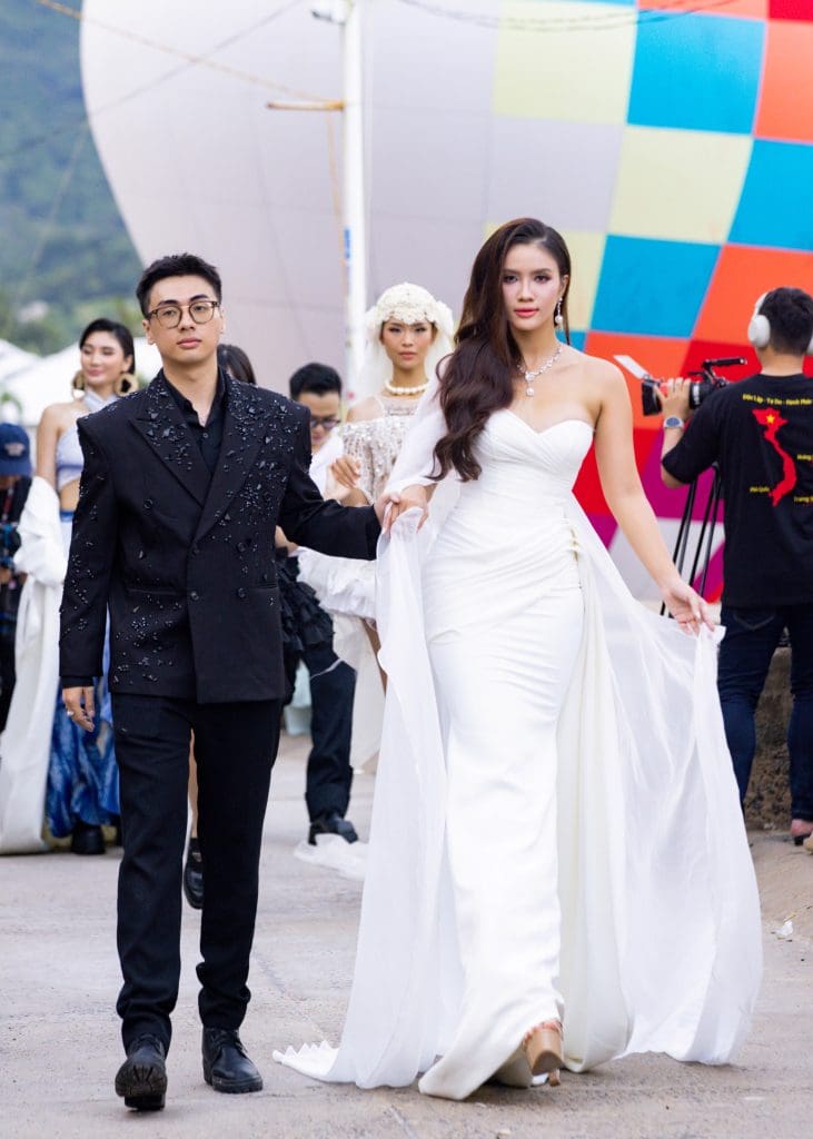 Ngọc Châu diễn vedette, Thu Uyên mở màn BST mới của NTK Hoàng Minh Hà tại Miss Ocean Fashion Show 2025- Ảnh 6.