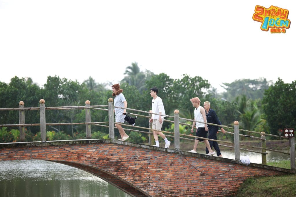 "2 ngày 1 đêm" tập 82: Lê Dương Bảo Lâm gặp chấn thương, Trường Giang "nổi đóa" vì HIEUTHUHAI bị vua trò chơi "tấn công"- Ảnh 5.