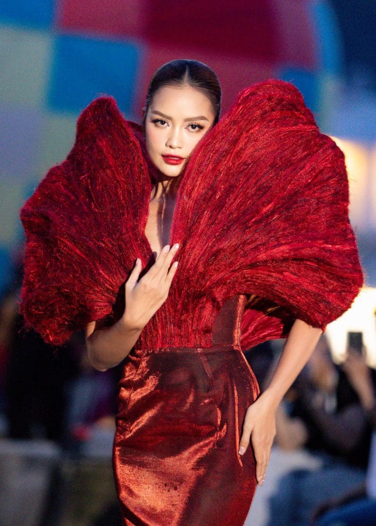 Ngọc Châu diễn vedette, Thu Uyên mở màn BST mới của NTK Hoàng Minh Hà tại Miss Ocean Fashion Show 2025- Ảnh 12.