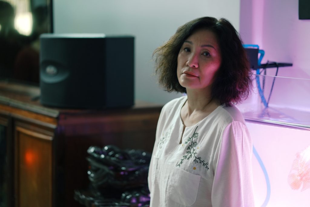 Lê Khánh cầu xin Hồng Đào “cứu” mình thoát khỏi nợ nần trong "Cục vàng của ngoại"- Ảnh 6. Lê Khánh cầu xin Hồng Đào “cứu” mình thoát khỏi nợ nần trong "Cục vàng của ngoại"- Ảnh 6.