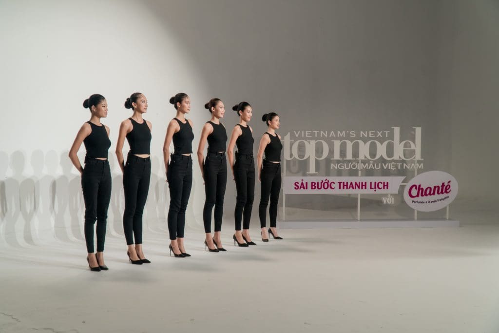 Top 6 đối mặt với thử thách cuối cùng, Trà My "hụt hơi" với concept high-fashion tại tập 10 "Vietnam’s Next Top Model 2025"- Ảnh 1.