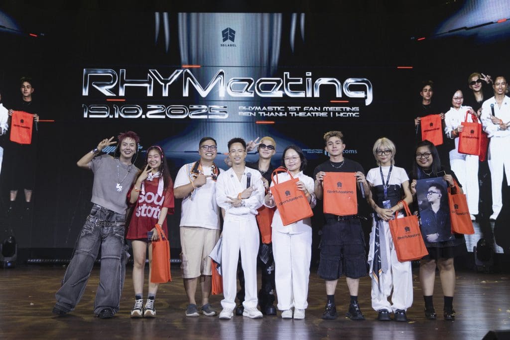 Fan meeting nhiều "sít rịt" nhất gọi tên Rhymastic, album "Đâu ai yêu nghệ thuật đến thế" được công bố bất ngờ- Ảnh 1. Fan meeting nhiều "sít rịt" nhất gọi tên Rhymastic, album "Đâu ai yêu nghệ thuật đến thế" được công bố bất ngờ- Ảnh 1.