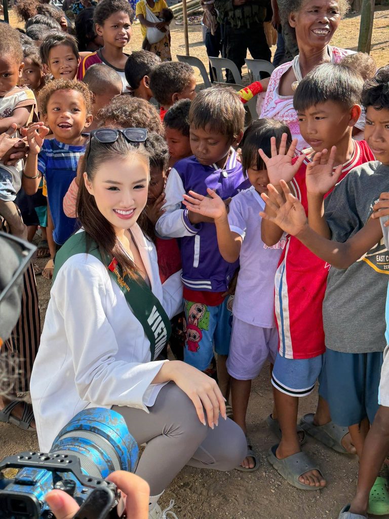 Á hậu Trịnh Mỹ Anh công bố trang phục dân tộc ý nghĩa dự thi "Miss Earth 2025"- Ảnh 2. Á hậu Trịnh Mỹ Anh công bố trang phục dân tộc ý nghĩa dự thi "Miss Earth 2025"- Ảnh 2.