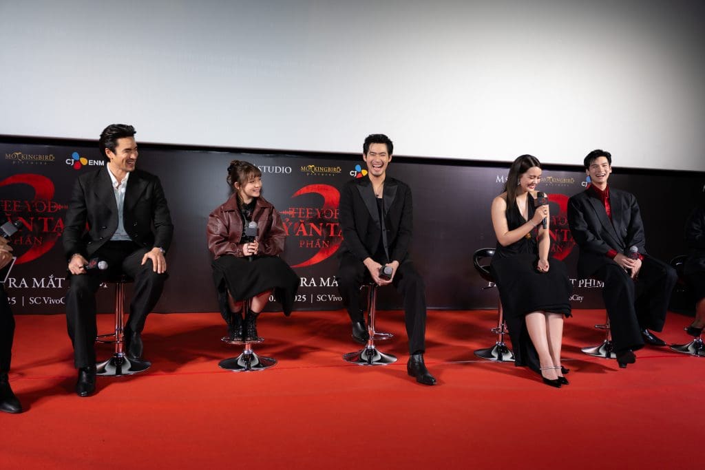 Thảm đỏ "Tee Yod: Quỷ ăn tạng" phần 3 bùng nổ visual với “5 anh em” nhà Nadech Kugimiya- Ảnh 3.