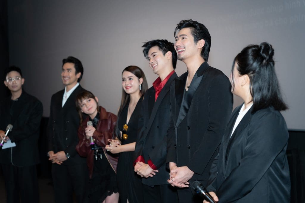 Thảm đỏ "Tee Yod: Quỷ ăn tạng" phần 3 bùng nổ visual với “5 anh em” nhà Nadech Kugimiya- Ảnh 2.