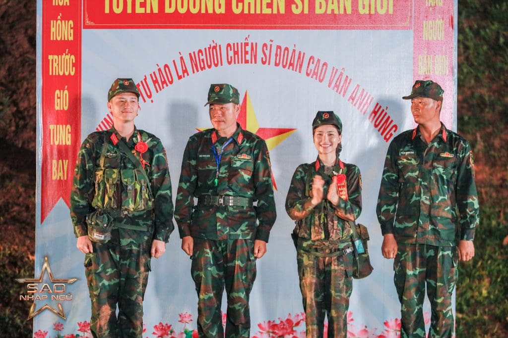 "Sao nhập ngũ 2025" tập 9: Chi Pu lúng túng trong phần bắn súng, Mũi Trưởng Long chúc mừng sinh nhật Hậu Hoàng - Ảnh 4.