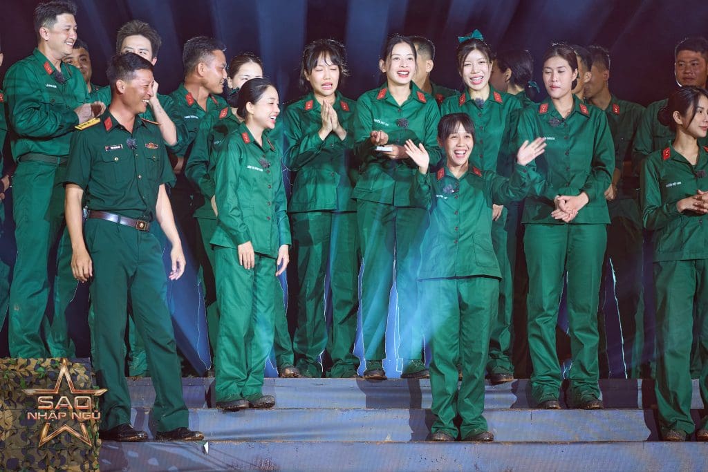 "Sao nhập ngũ 2025" tập 9: Chi Pu lúng túng trong phần bắn súng, Mũi Trưởng Long chúc mừng sinh nhật Hậu Hoàng - Ảnh 6.