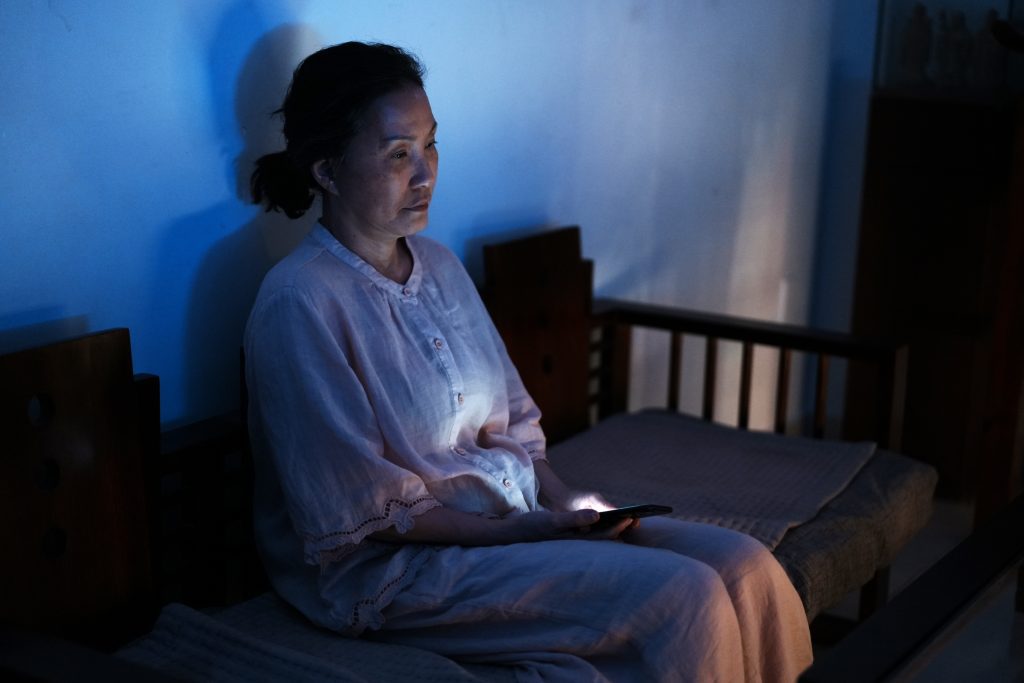 Lê Khánh cầu xin Hồng Đào “cứu” mình thoát khỏi nợ nần trong "Cục vàng của ngoại"- Ảnh 2. Lê Khánh cầu xin Hồng Đào “cứu” mình thoát khỏi nợ nần trong "Cục vàng của ngoại"- Ảnh 2.