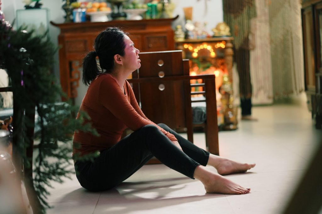 Lê Khánh cầu xin Hồng Đào “cứu” mình thoát khỏi nợ nần trong "Cục vàng của ngoại"- Ảnh 1. Lê Khánh cầu xin Hồng Đào “cứu” mình thoát khỏi nợ nần trong "Cục vàng của ngoại"- Ảnh 1.