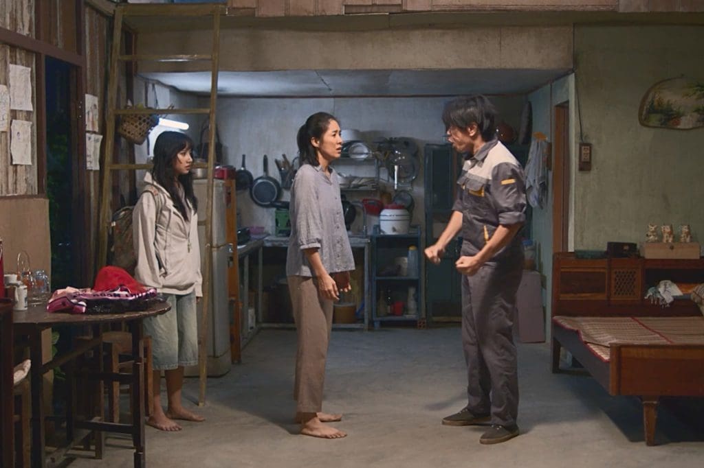 Lê Phương nói về cú tát của Thái Hòa trong trailer “Cuộc chiến hạ lưu”: “Đom đóm nổ, tỉnh luôn”- Ảnh 1.