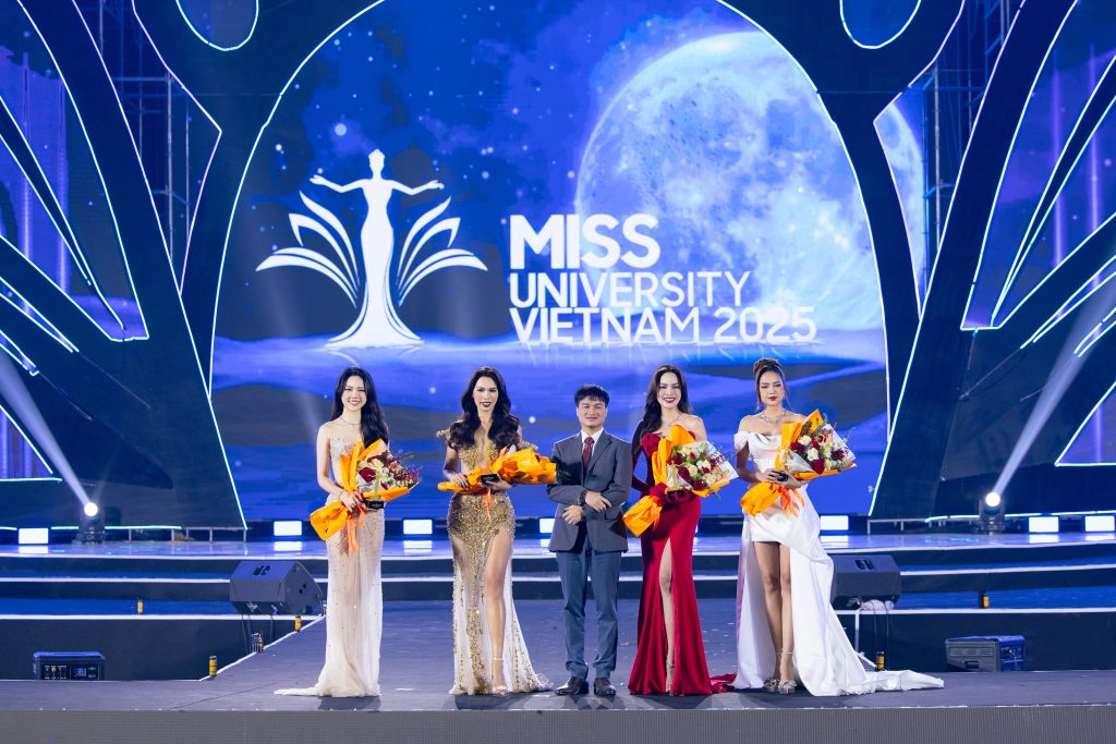 Không hổ danh “Best Mentor”, 3 thí sinh team Bùi Quỳnh Hoa đạt ngôi vị cao nhất Hoa hậu Sinh viên Việt Nam 2025- Ảnh 1. Không hổ danh “Best Mentor”, 3 thí sinh team Bùi Quỳnh Hoa đạt ngôi vị cao nhất Hoa hậu Sinh viên Việt Nam 2025- Ảnh 1.