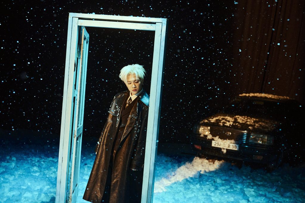 CAPTAIN BOY đối diện với chính mình, “hồi tưởng” những ngày giãn cách vì COVID-19 trong MV "Giá mà anh" - Ảnh 5. CAPTAIN BOY đối diện với chính mình, “hồi tưởng” những ngày giãn cách vì COVID-19 trong MV "Giá mà anh" - Ảnh 5.