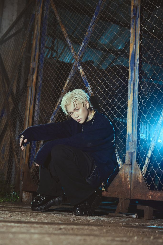 CAPTAIN BOY đối diện với chính mình, “hồi tưởng” những ngày giãn cách vì COVID-19 trong MV "Giá mà anh" - Ảnh 1. CAPTAIN BOY đối diện với chính mình, “hồi tưởng” những ngày giãn cách vì COVID-19 trong MV "Giá mà anh" - Ảnh 1.