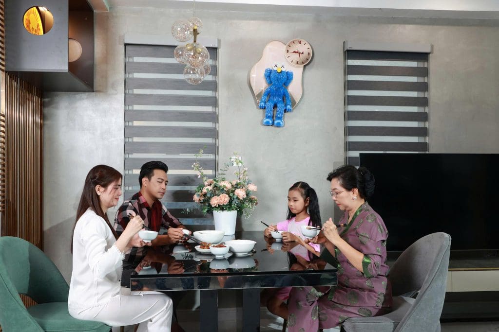 Hoãn lịch vì bão lũ, Đan Trường ra mắt MV mới dành tặng toàn bộ doanh thu cho bà con ảnh hưởng vì bão lũ- Ảnh 2.