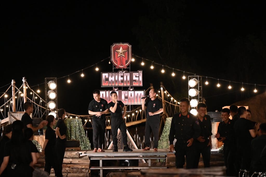 MONO nghẹn ngào trong ngày chia tay lực lượng Phòng chống khủng bố tại "Chiến sĩ quả cảm"- Ảnh 4.