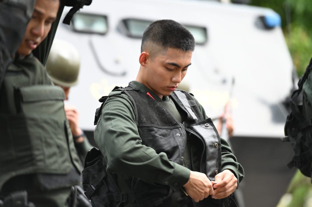 MONO gây ấn tượng mạnh trong "Chiến sĩ quả cảm": Khi nghệ sĩ trẻ hóa thân thành “em út thép” của đội đặc nhiệm- Ảnh 4. MONO gây ấn tượng mạnh trong "Chiến sĩ quả cảm": Khi nghệ sĩ trẻ hóa thân thành “em út thép” của đội đặc nhiệm- Ảnh 4.