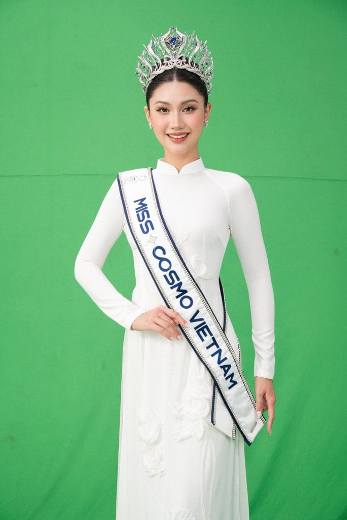 Hoa hậu Phương Linh biến hóa, khắc họa tình yêu Việt Nam trong hình hiệu Road To Miss Cosmo 2025- Ảnh 4. Hoa hậu Phương Linh biến hóa, khắc họa tình yêu Việt Nam trong hình hiệu Road To Miss Cosmo 2025- Ảnh 4.