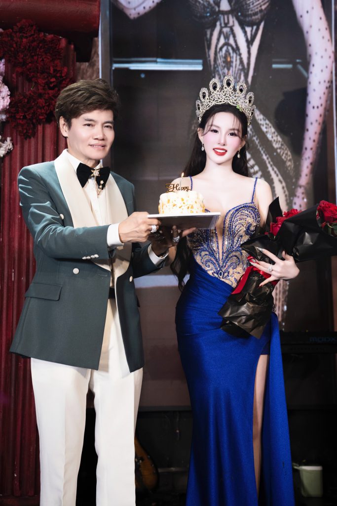 Lâm Khánh Chi khoe đường cong, Hoàng Kim Ngân rạng rỡ trong tiệc sinh nhật của hoa hậu Kiều Vũ- Ảnh 6. Lâm Khánh Chi khoe đường cong, Hoàng Kim Ngân rạng rỡ trong tiệc sinh nhật của hoa hậu Kiều Vũ- Ảnh 6.