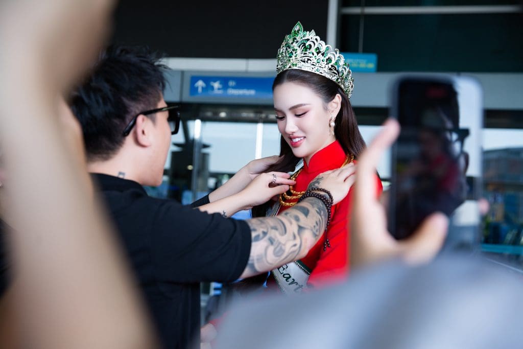 Trịnh Mỹ Anh chính thức khởi hành đến Philippines, bắt đầu hành trình thi "Miss Earth 2025"- Ảnh 4. Trịnh Mỹ Anh chính thức khởi hành đến Philippines, bắt đầu hành trình thi "Miss Earth 2025"- Ảnh 4.