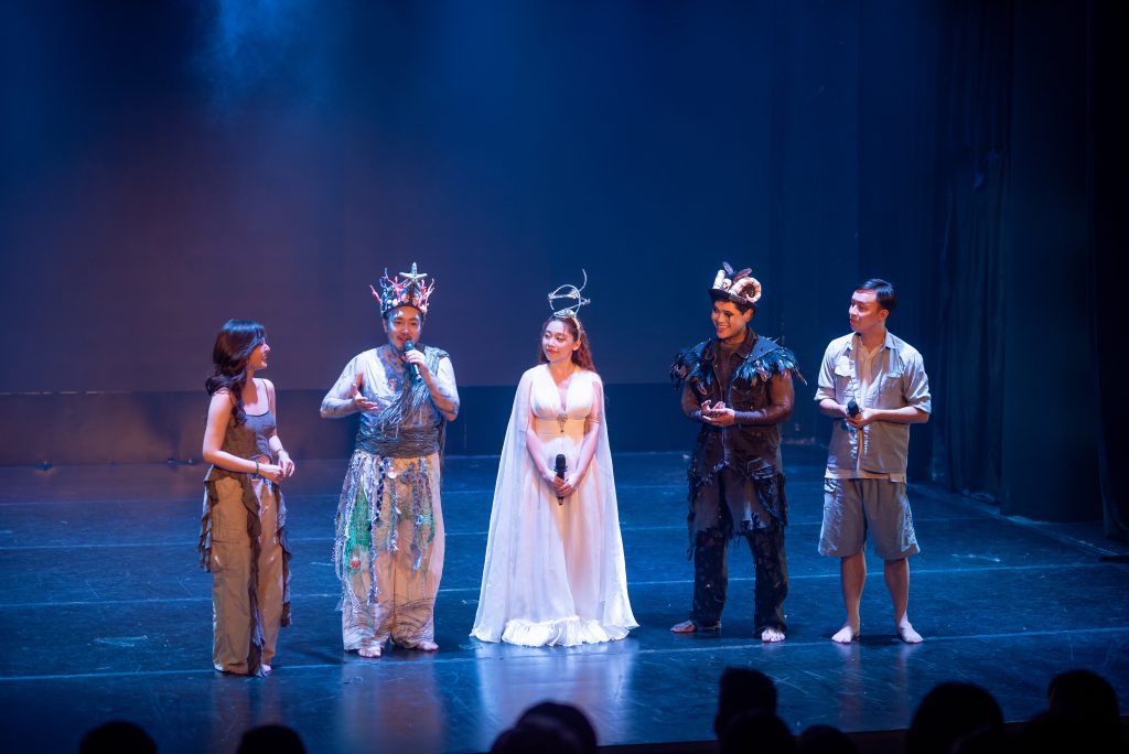 Ca sĩ Phương Vy dẫn chồng Tây và con gái xem nhạc kịch “Once On This Island”- Ảnh 5.