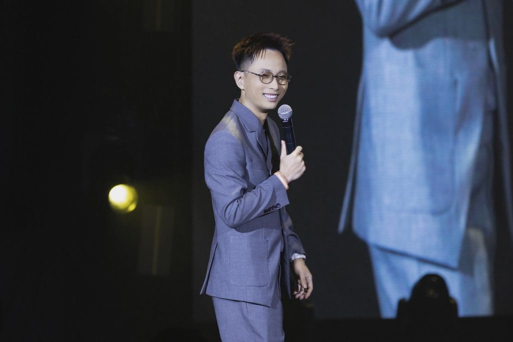 Fan meeting nhiều "sít rịt" nhất gọi tên Rhymastic, album "Đâu ai yêu nghệ thuật đến thế" được công bố bất ngờ- Ảnh 3. Fan meeting nhiều "sít rịt" nhất gọi tên Rhymastic, album "Đâu ai yêu nghệ thuật đến thế" được công bố bất ngờ- Ảnh 3.