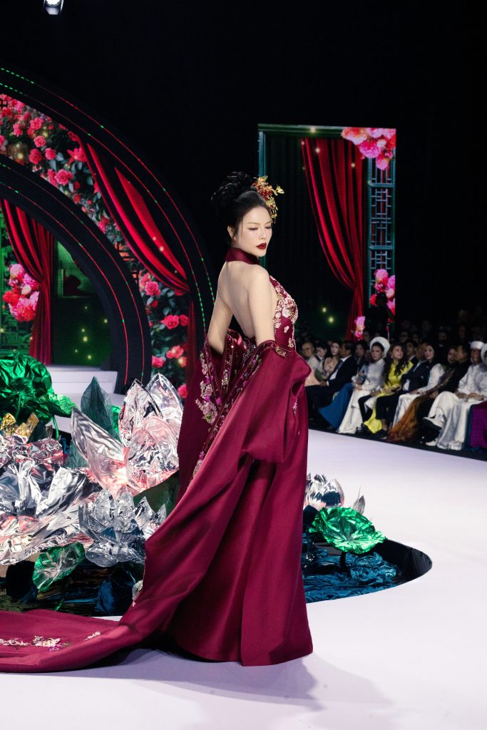 Lý Nhã Kỳ biến hóa khi "chạy show", hết gợi cảm bên Quốc Trường lại sắc sảo ủng hộ NTK Linh San- Ảnh 5.