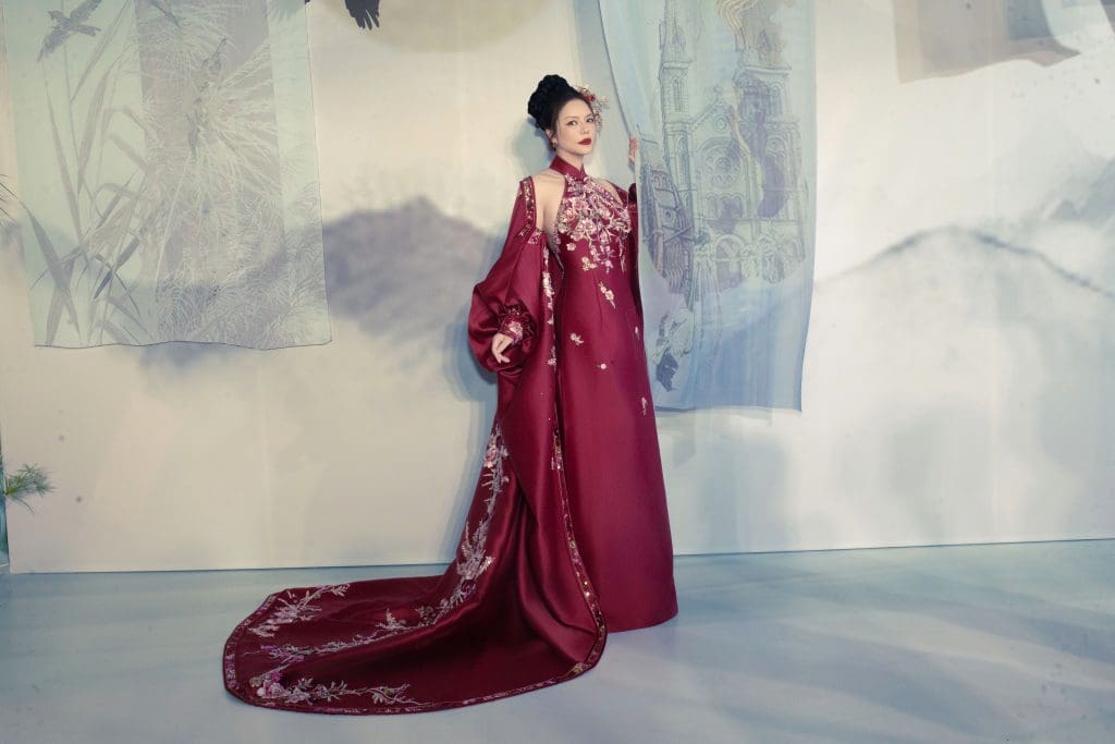 Lý Nhã Kỳ biến hóa khi "chạy show", hết gợi cảm bên Quốc Trường lại sắc sảo ủng hộ NTK Linh San- Ảnh 6.